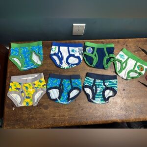 SOLD on crosspost ❌ 7 pairs toddler boys Dino cotton 2-3T underwear